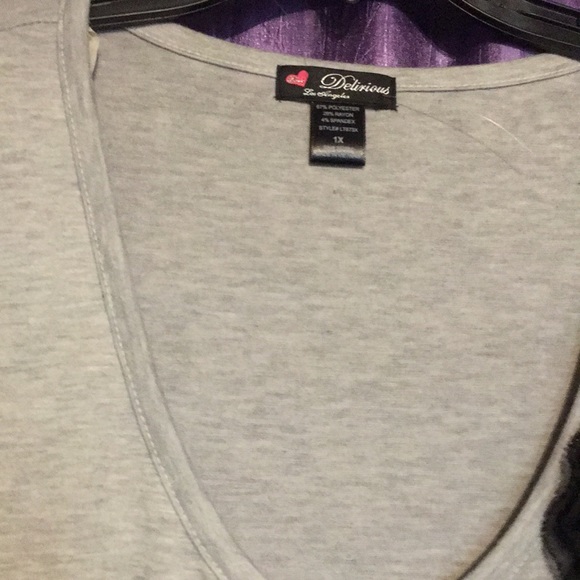 Cute top - Picture 2 of 4